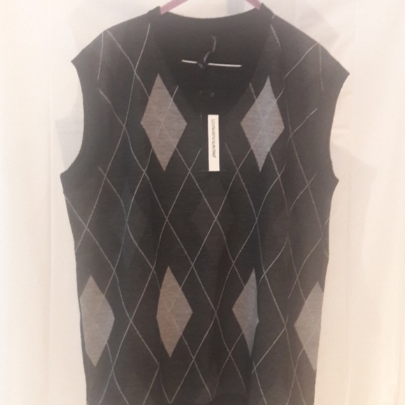 New never worn men's sweater vest - Picture 2 of 3